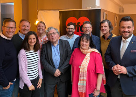 Ein Teil des neuen Ortsvereinsvorstandes - nicht auf den Bild: Barbara Rott-Karrasch, Alexander Kutzner und Altbürgermeister Franz Schwarz